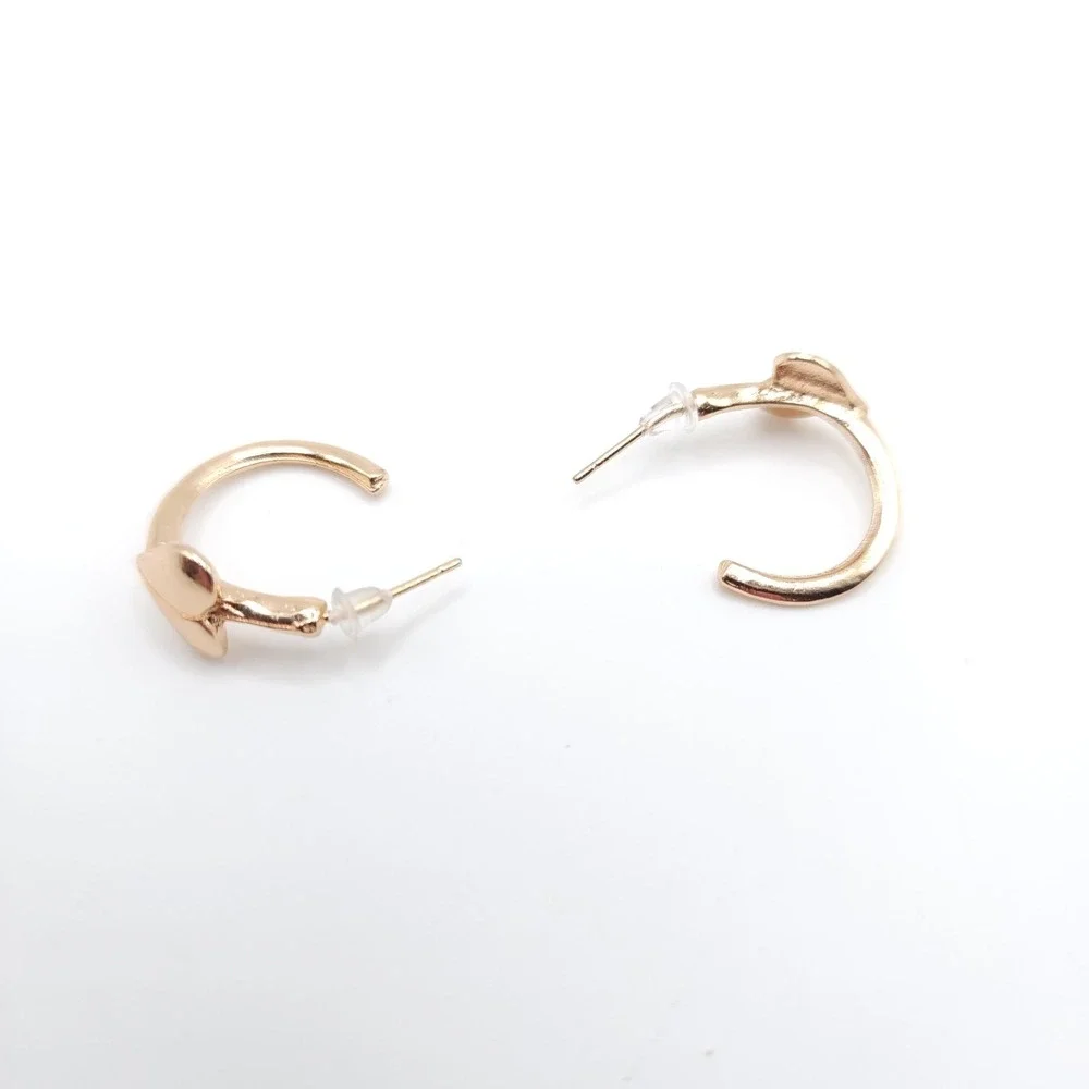 Gold Tone Heart‎ Hoop Earrings Polished Post Back 3/4in